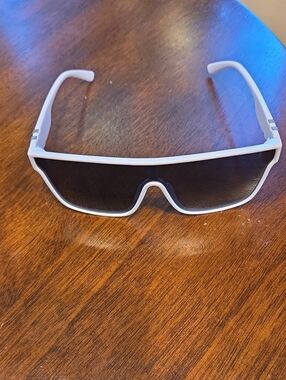 Source Unknown White Frame Sunglasses with Dark Lenses